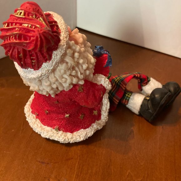 SANTA HANGS OVER DESK CUTE HOLDING PRESENTS CUTE - Picture 8 of 8